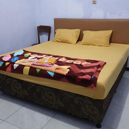 Oyo 90328 Penginapan A3 Probolinggo Dış mekan fotoğraf